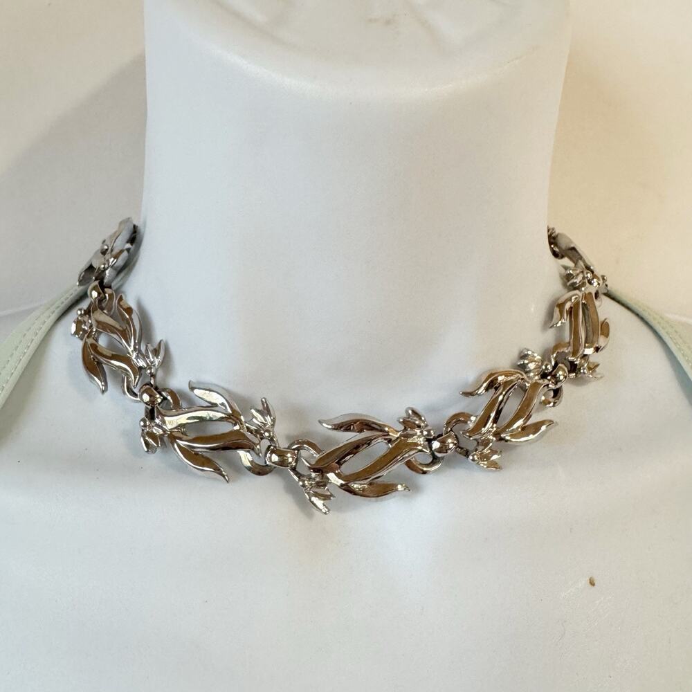 Bergere Silver Tone Metal Choker Collar‎ Leaf Necklace - Picture 2 of 10